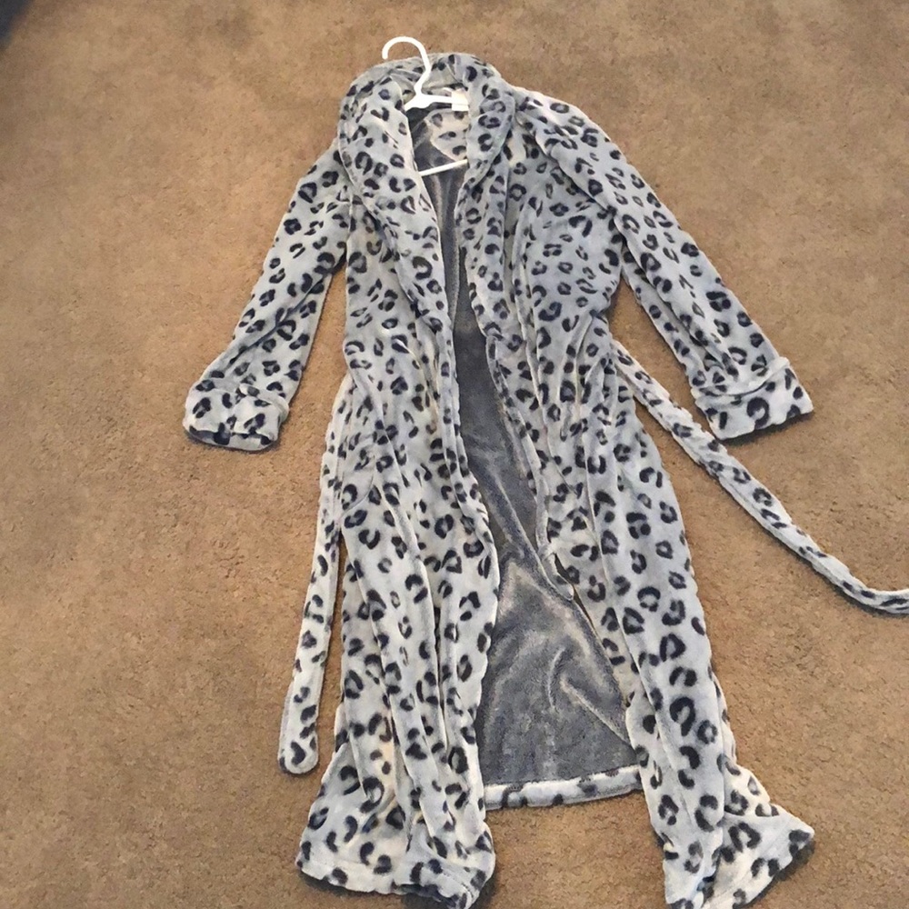 This is a super fuzzy and stylish cheetah robe!